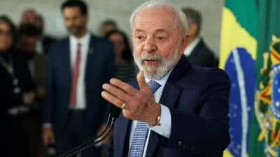 Lula reage à taxação dos EUA, condena apoio interno e sinaliza retaliação na OMC