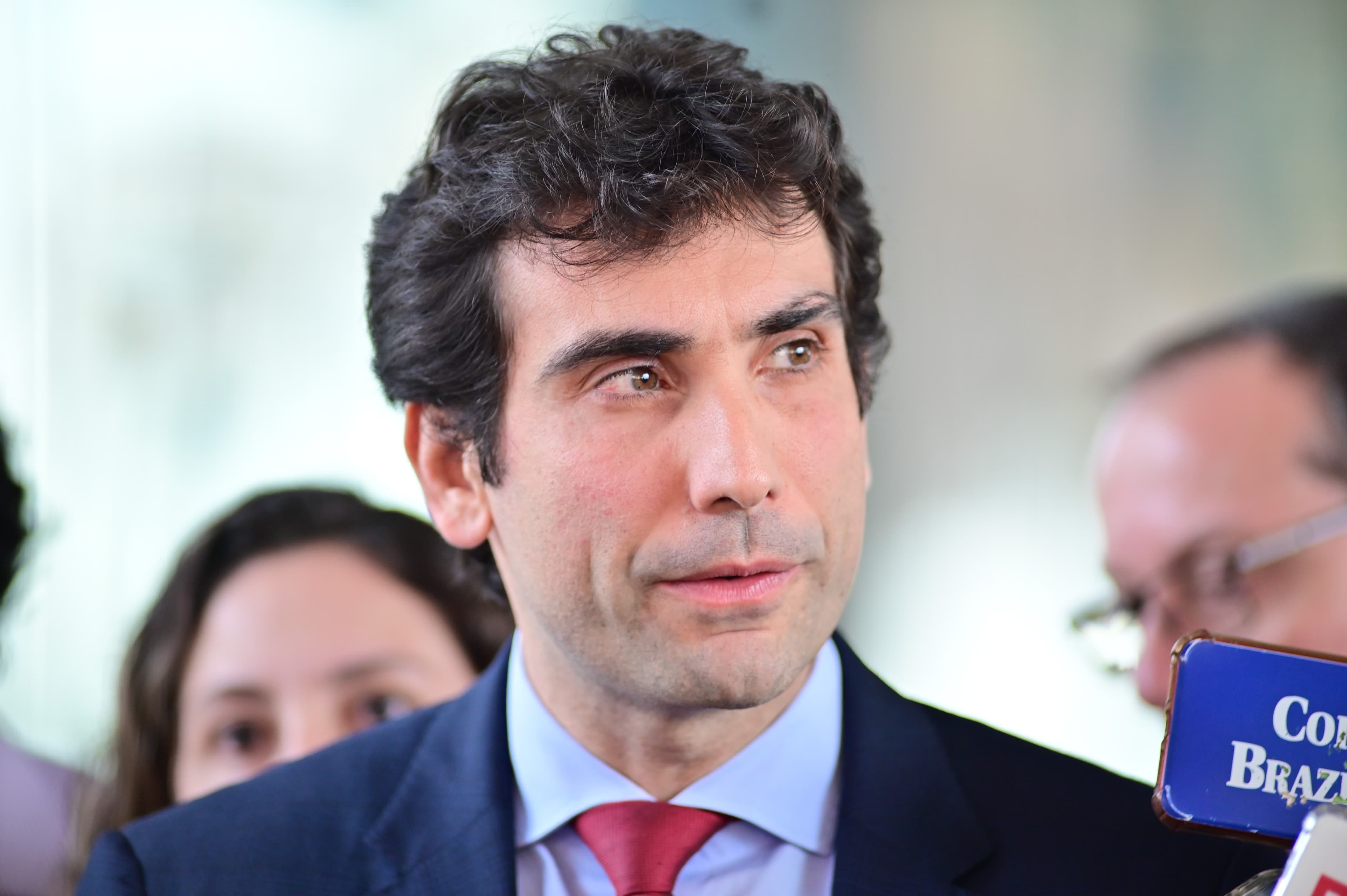 Gabriel Galípolo nega rivalidade entre PIX e cartões de crédito e destaca inclusão financeira